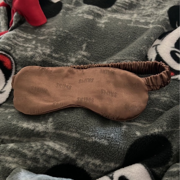 Skims Sleep Eye Mask - Picture 2 of 2